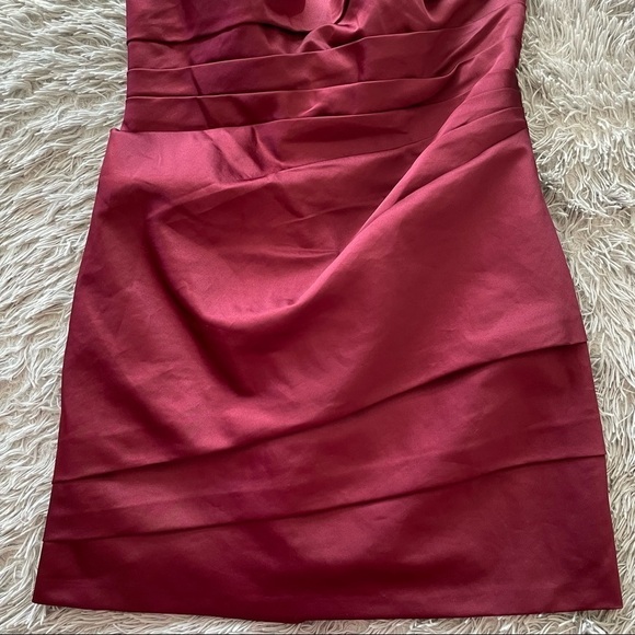 NWT David’s Bridal Short Pleated Satin Strapless Dress Style F14212 Wine Size 18 - Picture 13 of 15